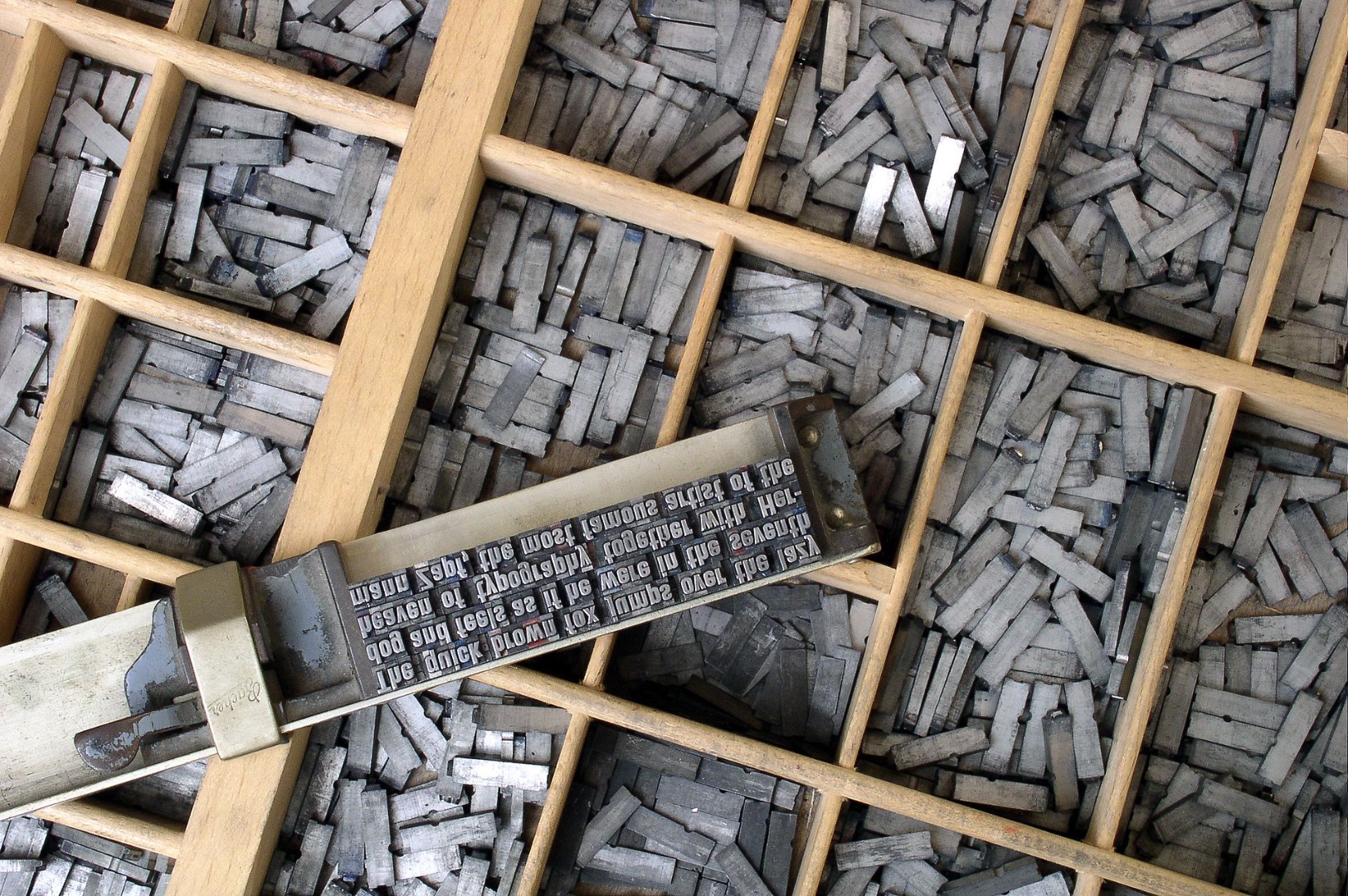 Metal_movable_type.jpg