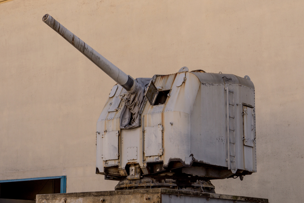 big-gun-from-right.jpg