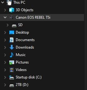 But the file explorer detects the Canon EOS camera