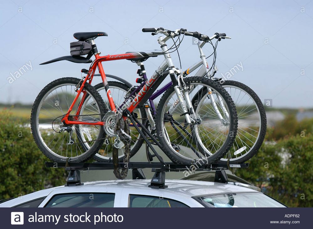bikes-on-top-of-a-car-roof-rack-in-preparation-for-a-cycling-holiday-ADPF62.jpg