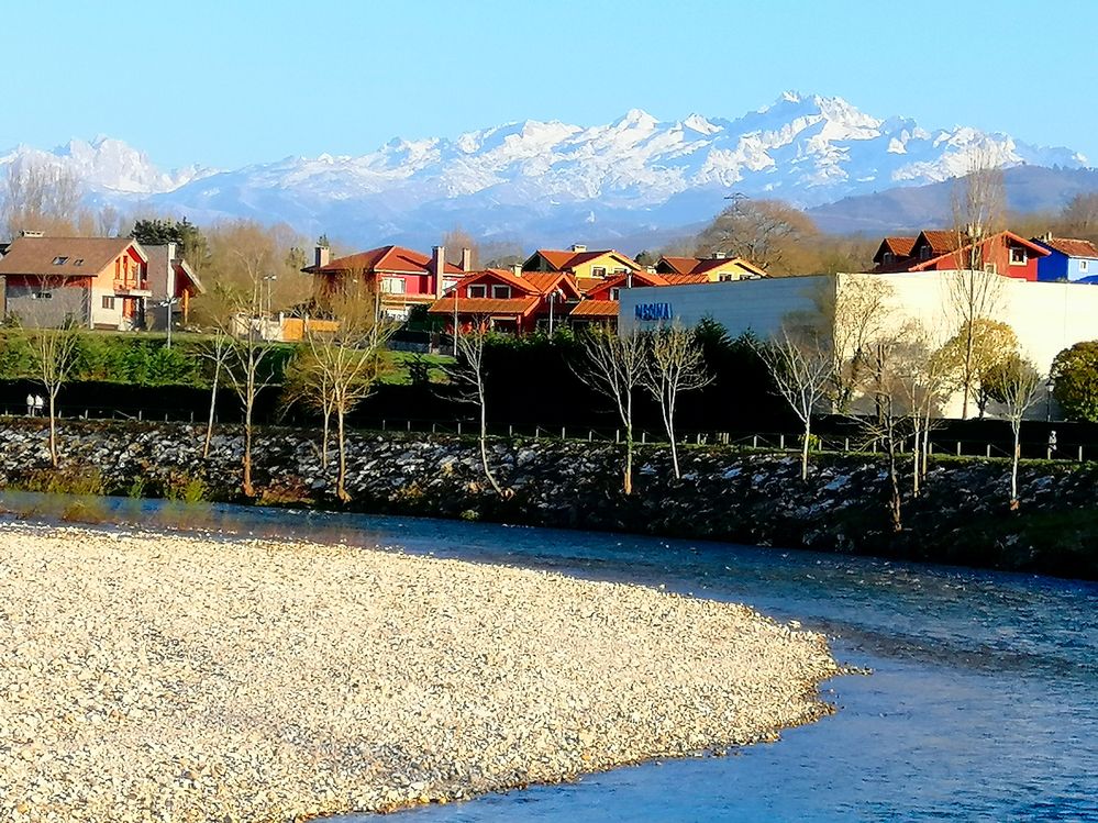 Picos_desde_Arriondas copia.jpg