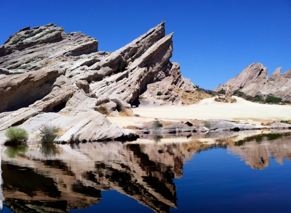 famous rocks in from star trek.  There is no lake there.