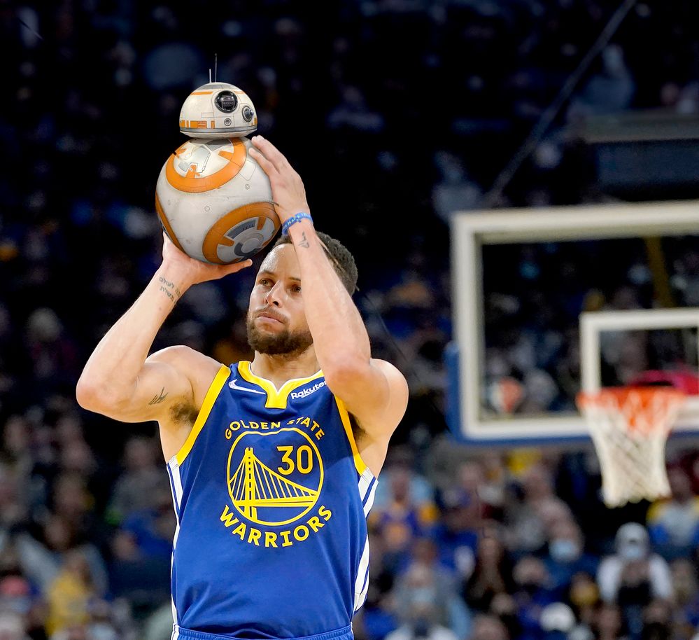 SFTW196_BB-8 stephen curry.jpg