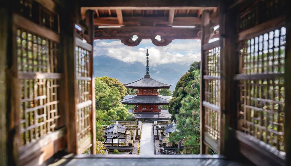 Firefly ancient Labyrinth, incredible epic The Japanese shrine thru a window 97958.jpg